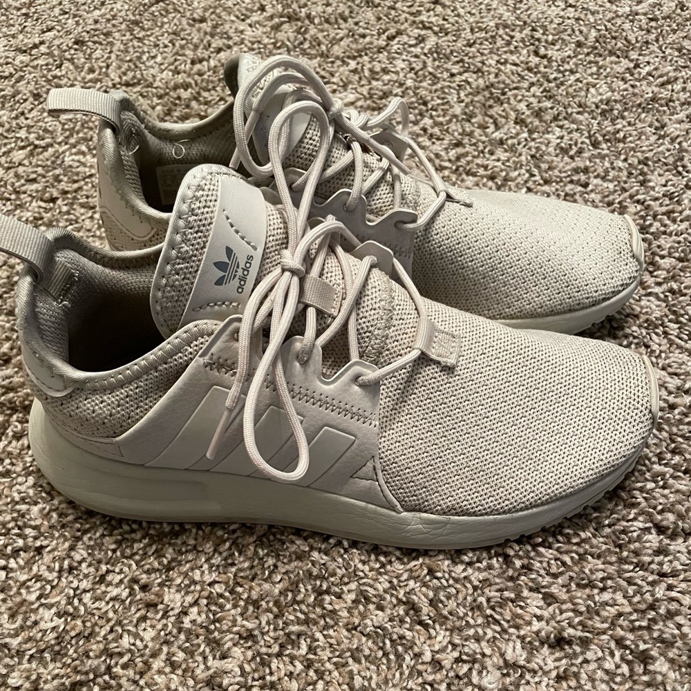Beige Adidas sz5